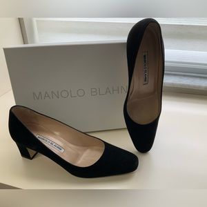 EUC Manolo Blahnik Black suede heels